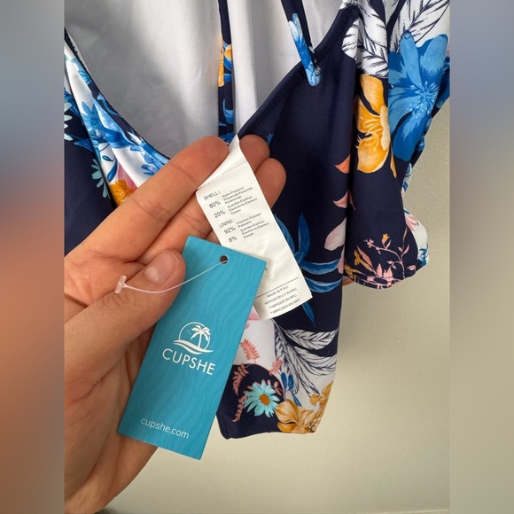 Elegant Sunny Flower Ruffled Lace-Back One Piece Swimsuit Size L NWT - Picture 9 of 14